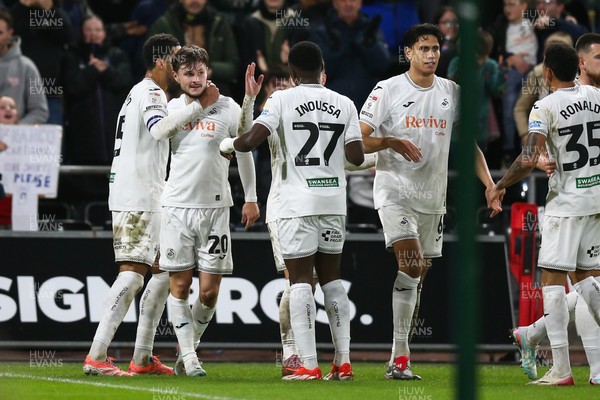 091225 - Swansea City v Portsmouth - Sky Bet Championship - Liam Cullen of Swansea City celebrates after scoring a goal