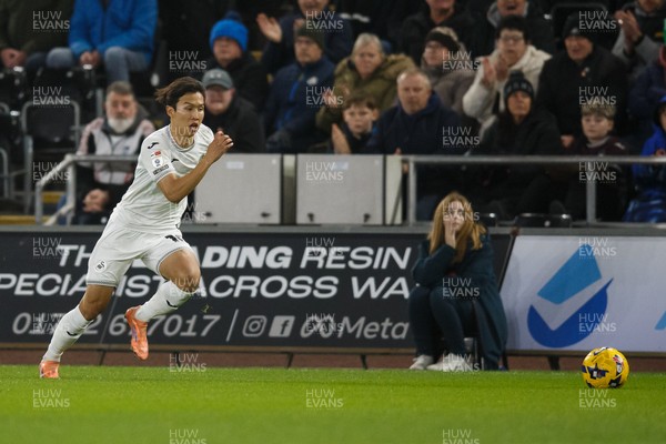 091225 - Swansea City v Portsmouth - Sky Bet Championship - Jisung Eom of Swansea City