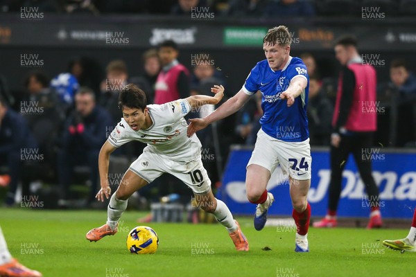 091225 - Swansea City v Portsmouth - Sky Bet Championship - Jisung Eom of Swansea City gets past Terry Devlin of Portsmouth