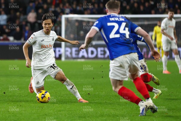 091225 - Swansea City v Portsmouth - Sky Bet Championship - Jisung Eom of Swansea City