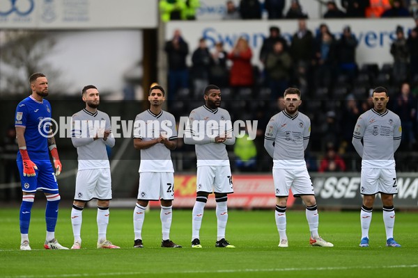 220122 - Swansea City v Preston North End - Sky Bet Championship - Swansea City players take part in a minutes applause 
