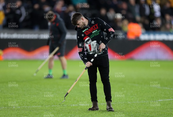 221223 - Swansea City v Preston North End - SkyBet Championship - A festive groundsman before the game
