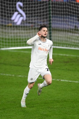 240226 - Swansea City v Preston North End - Sky Bet Championship - Liam Cullen of Swansea City celebrates scoring a goal to equalise the game late on