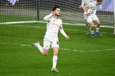 240226 - Swansea City v Preston North End - Sky Bet Championship - Liam Cullen of Swansea City celebrates scoring a goal to equalise the game late on