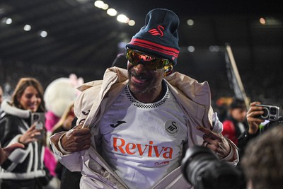 240226 - Swansea City v Preston North End - Sky Bet Championship - Snoop Dogg walks around the pitch before the game
