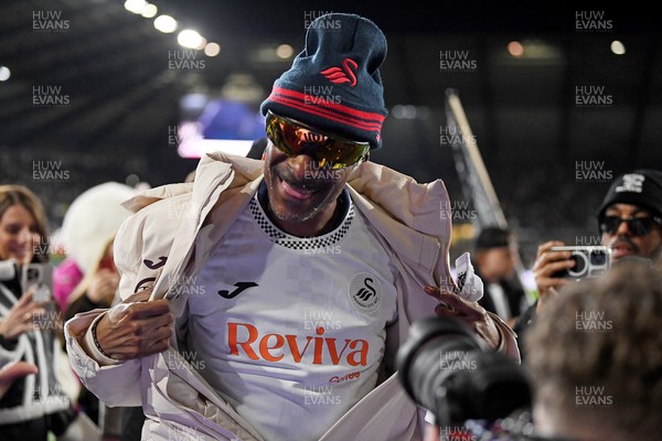 240226 - Swansea City v Preston North End - Sky Bet Championship - Snoop Dogg walks around the pitch before the game