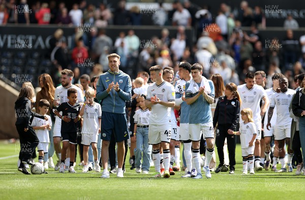 070522 - Swansea City v Queens Park Rangers - SkyBet Championship - Swansea players thank the fans at the end of the final game of the season