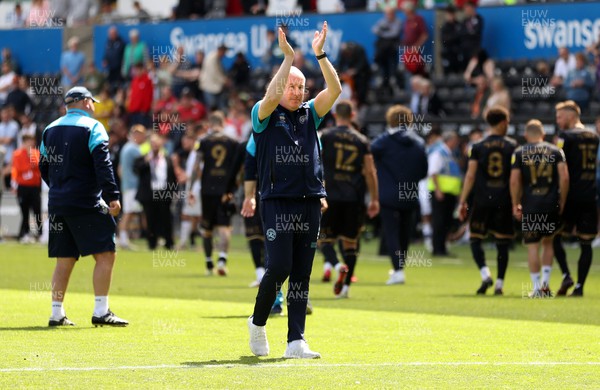 070522 - Swansea City v Queens Park Rangers - SkyBet Championship - QPR Manager Mark Warburton thanks fans on his final game