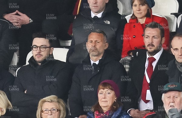 110220 - Swansea City v Queens Park Rangers, Sky Bet Championship - Wales manager Ryan Giggs, centre, watches the match