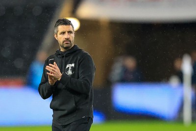 221025 - Swansea City v Queens Park Rangers - Sky Bet Championship - Swansea City Manager Alan Sheehan  claps fans after the game