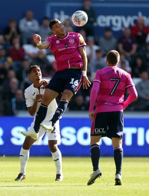 290918 - Swansea City v Queens Park Rangers - SkyBet Championship - Tomer Hemed of Queens Park Rangers goes up for the ball