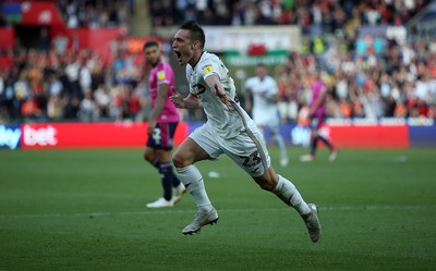 290918 - Swansea City v Queens Park Rangers - SkyBet Championship - Connor Roberts of Swansea City celebrates scoring a goal