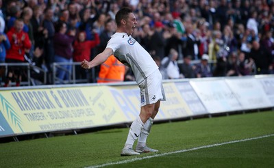 290918 - Swansea City v Queens Park Rangers - SkyBet Championship - Connor Roberts of Swansea City celebrates scoring a goal