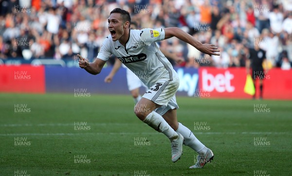 290918 - Swansea City v Queens Park Rangers - SkyBet Championship - Connor Roberts of Swansea City celebrates scoring a goal