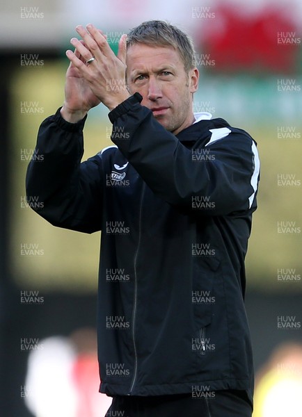 290918 - Swansea City v Queens Park Rangers - SkyBet Championship - Swansea City Manager Graham Potter thanks the fans at full time