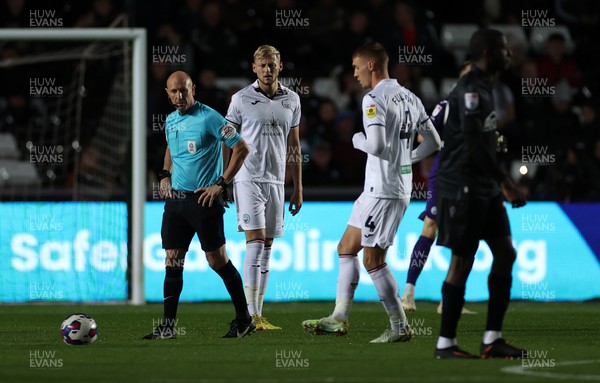 181022 - Swansea City v Reading - SkyBet Championship - Play is stopped as the flood lights cut out
