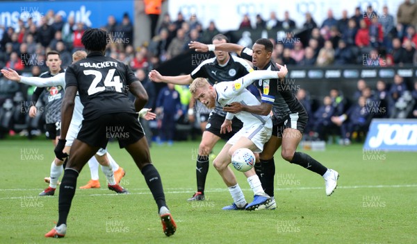 271018 - Swansea City v Reading - SkyBet Championship - Oli McBurnie of Swansea City is tackled by Liam Moore of Reading