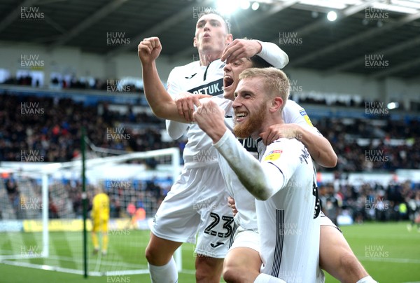 271018 - Swansea City v Reading - SkyBet Championship - Oli McBurnie (right) of Swansea City celebrates scoring his second goal with Dan James and Connor Roberts