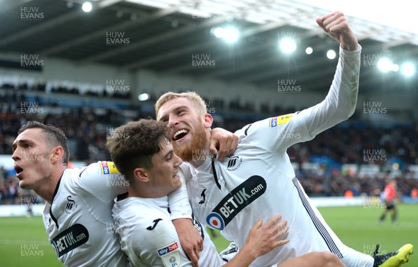 271018 - Swansea City v Reading - SkyBet Championship - Oli McBurnie (right) of Swansea City celebrates scoring his second goal with Dan James and Connor Roberts