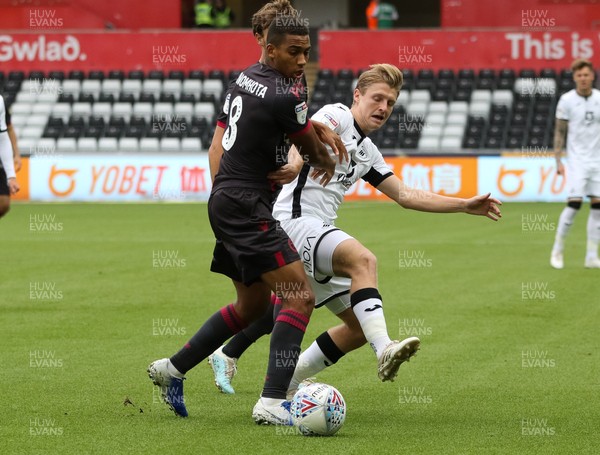 280919 - Swansea City v Reading, SkyBet Championship - George Byers of Swansea City challenges Andy Rinomhota of Reading