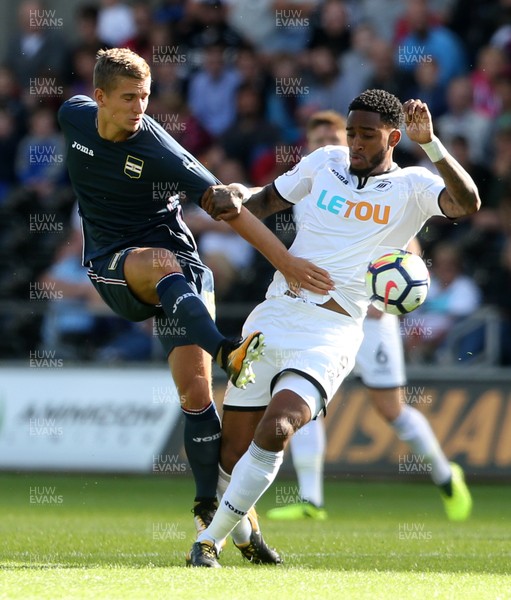 050817 - Swansea City v Sampdoria - Pre Season Friendly - Leroy Fer of Swansea challenges Dennis Praet of Sampdoria for the ball