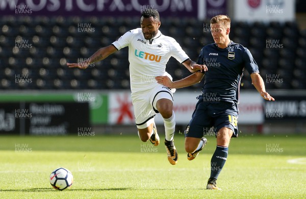 050817 - Swansea City v Sampdoria - Pre Season Friendly - Jordan Ayew of Swansea is challenged by Dennis Praet of Sampdoria