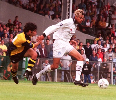 230897 - Swansea City v Scunthorpe - Jason Price of Swansea beats Justin Walker