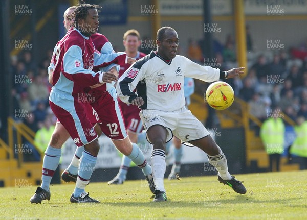 260205 - Swansea City v Scunthorpe - Swansea's Adrian Forbes tests the Scunthorpe defence