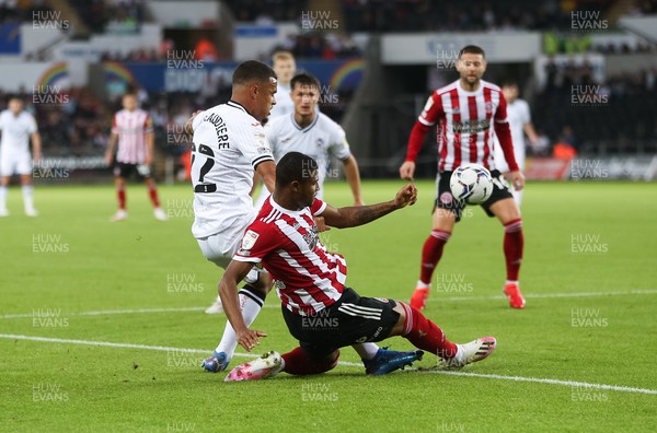 140821 - Swansea City v Sheffield United, EFL Sky Bet Championship - Joel Latibeaudiere of Swansea City and Rhian Brewster of Sheffield United compete for the ball