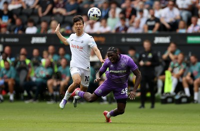 160825 - Swansea City v Sheffield United - SkyBet Championship - Eom Ji-Sung of Swansea City and Femi Seriki of Sheffield United go for the ball