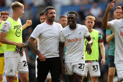 160825 - Swansea City v Sheffield United - SkyBet Championship - Swansea City Manager Alan Sheehan and Zeidane Inoussa