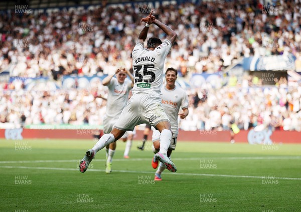 160825 - Swansea City v Sheffield United - SkyBet Championship - Ronald of Swansea City celebrates scoring a goal