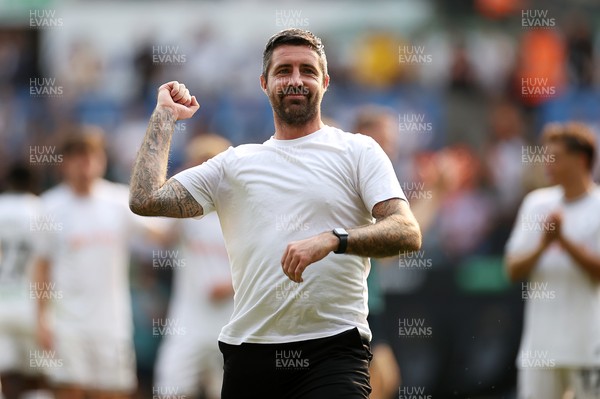 160825 - Swansea City v Sheffield United - SkyBet Championship - Swansea City Manager Alan Sheehan celebrates with fans at full time