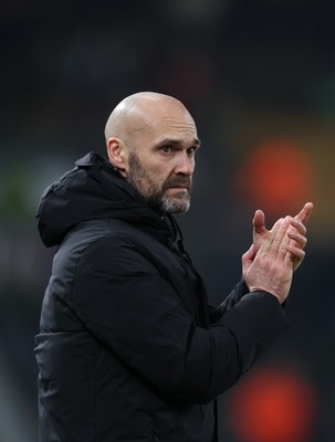 210125  Swansea City v Sheffield United, EFL Sky Bet Championship - Swansea City head coach Luke Williams reacts during the match