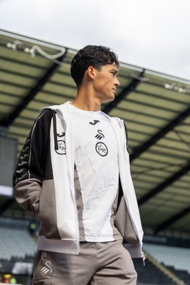220826 - Swansea City v Sheffield United - Sky Bet Championship - Eom Ji-Sung of Swansea City arrives 