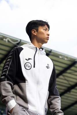 220826 - Swansea City v Sheffield United - Sky Bet Championship - Eom Ji-Sung of Swansea City arrives 