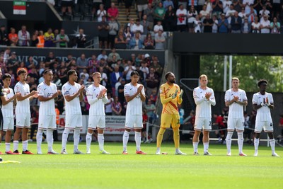 220826 - Swansea City v Sheffield United - Sky Bet Championship - Players of Swansea City during the minute applause 