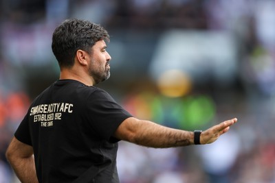 220826 - Swansea City v Sheffield United - Sky Bet Championship - Vítor Matos Manager of Swansea City reacts on the touchline