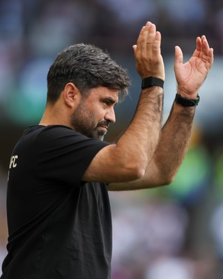 220826 - Swansea City v Sheffield United - Sky Bet Championship - Vítor Matos Manager of Swansea City reacts on the touchline