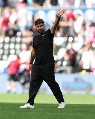 220826 - Swansea City v Sheffield United - Sky Bet Championship - Vítor Matos Manager of Swansea City waves at full time 