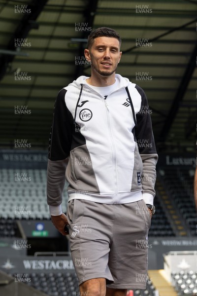 220826 - Swansea City v Sheffield United - Sky Bet Championship - Ross Stewart of Swansea City arrives 