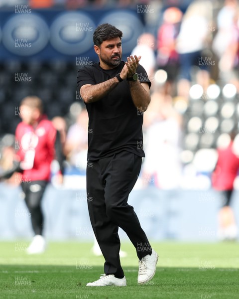 220826 - Swansea City v Sheffield United - Sky Bet Championship - Vítor Matos Manager of Swansea City applauds fans at full time 