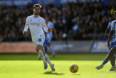 080226 - Swansea City v Sheffield Wednesday - Sky Bet Championship - Liam Cullen of Swansea City