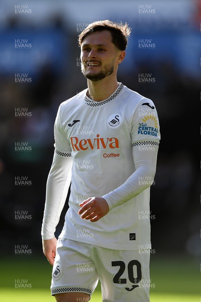 080226 - Swansea City v Sheffield Wednesday - Sky Bet Championship - Liam Cullen of Swansea City