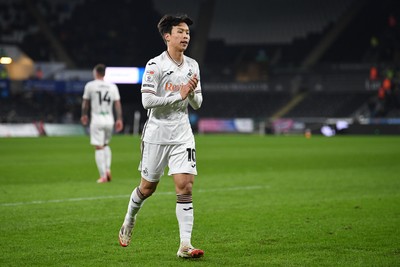 120225 - Swansea City v Sheffield Wednesday - Sky Bet Championship - Eom Ji-Sung of Swansea City applauded fans as he walks over for a corner