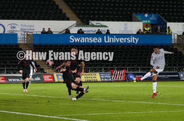 080122 - Swansea City v Southampton, FA Cup - Joel Piroe of Swansea City shoots to score goal