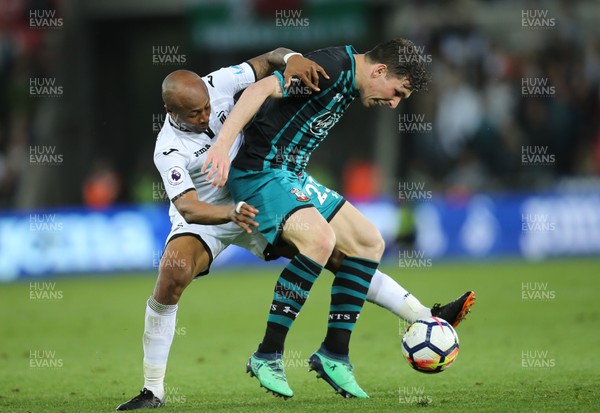 080518 - Swansea City v Southampton, Premier League - Andre Ayew of Swansea City and Pierre Emile Hojbjerg of Southampton compete for the ball