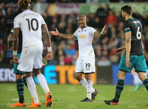 080518 - Swansea City v Southampton, Premier League - Andre Ayew of Swansea City reacts at Tammy Abraham of Swansea City after he fails to make the ball available for a shot at goal