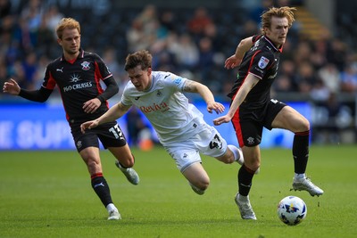 180426 - Swansea City v Southampton - Sky Bet Championship - Sam Parker of Swansea City and Flynn Downes of Southampton