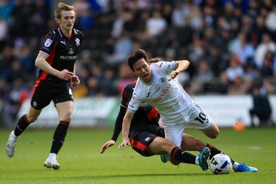 180426 - Swansea City v Southampton - Sky Bet Championship - Eom Ji-Sung of Swansea City